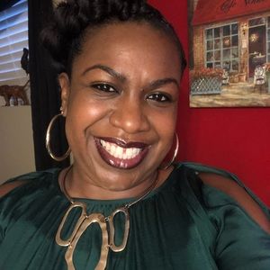 Meet your Posher, Cynthia